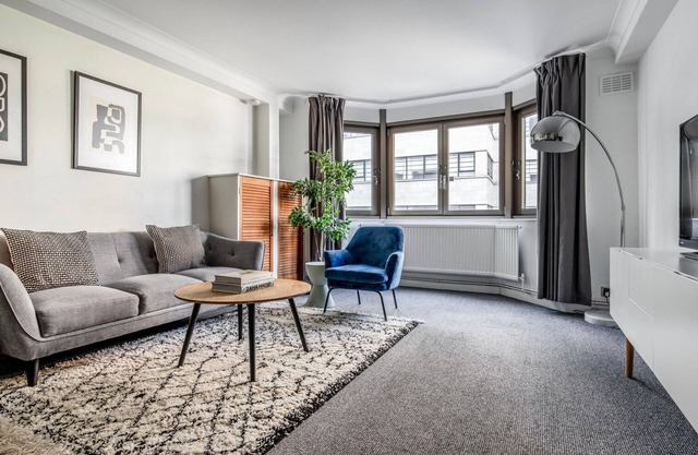 Trendy City of London 1BR w/Concierge, nr Station, by Blueground