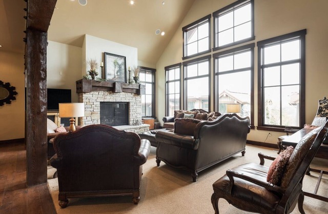 Trendy Cottage, Silver Star #44, with funicular to slopes