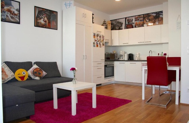 Trendy Danube Apartment - Close to UN