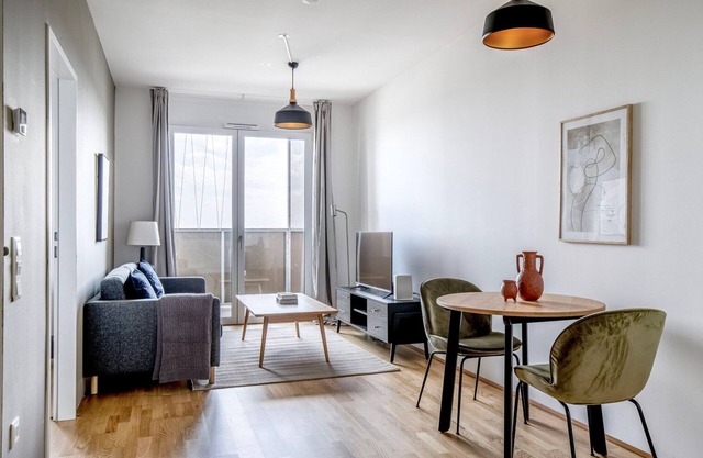 Trendy Landstraße 1BR w/Gym & Pool, nr Restaurants, by Blueground
