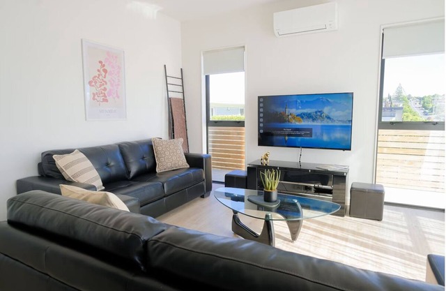 Trendy Urban Howick Town House | Wi-Fi & Netflix