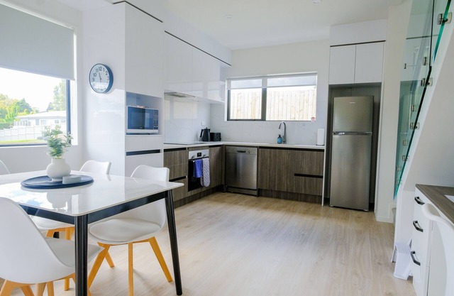 Trendy Urban Howick Town House | Wi-Fi & Netflix