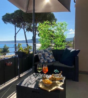 Trevignano Casa fronte lago