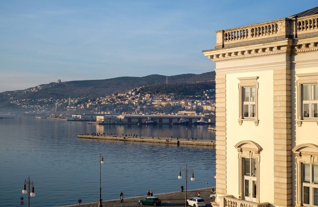 Trieste Luca's Home - Luxury Apartment next to the Hotel Savoia