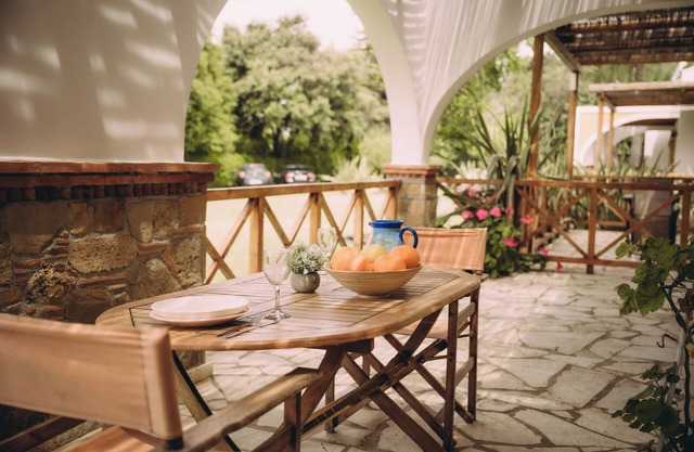 Trikalioti's Lush Estate Apt Afrodity