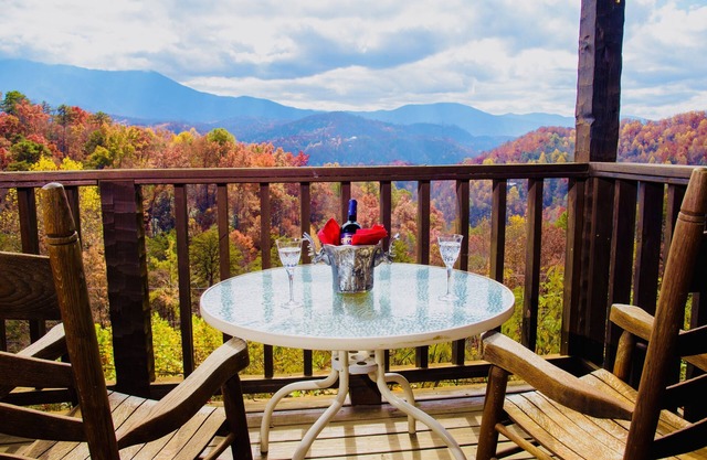 Trillion Dollar Mtn View Great Gatlinburg Location Private Cozy Romantic Hot Tub