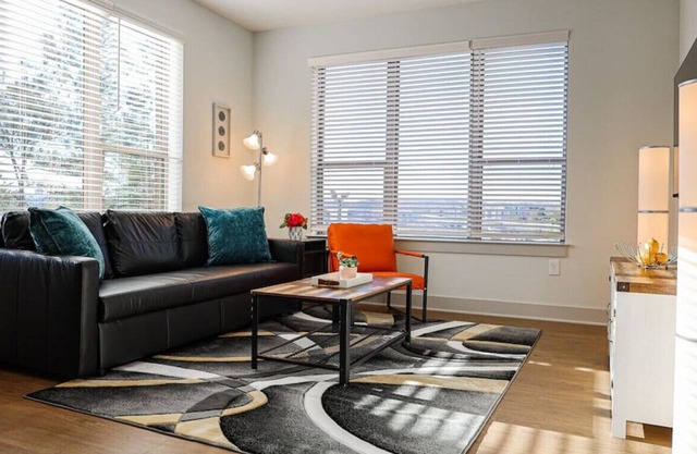 Trilogy 207 · Luxury 1 BR apt | Sleep 4 w/Gym& Pool Chapel Hill*