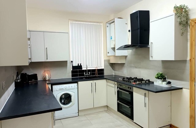 Triple Bed Room in Manchester (4)