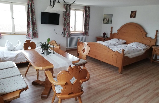Triple room-Classic-Private Bathroom-Countryside view-Enzianzimmer