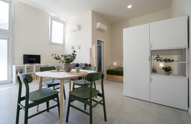 Triple room in Frassino Apartment