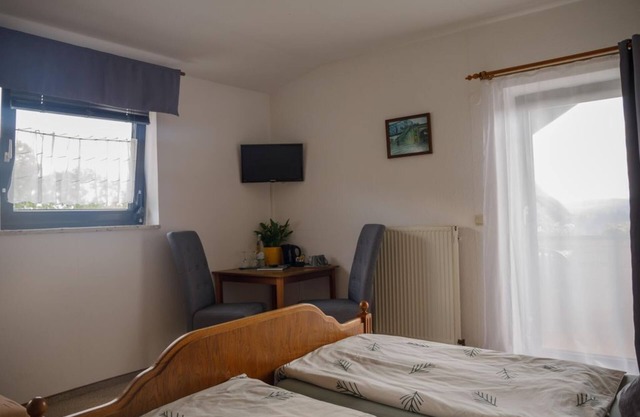 Triple room, shower, toilet, balcony - Gasthof - Pension Sonneneck