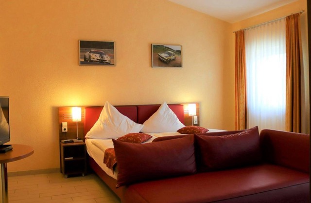 Triple room, shower or bath, WC - Land-gut-Hotel am Ring
