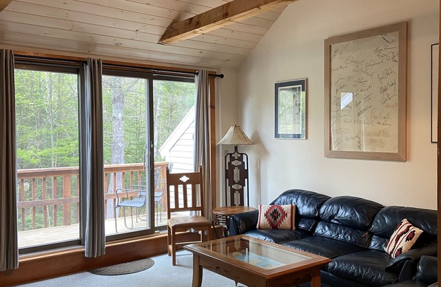 Tripyramid Townhouse, 2 BR 2 BA in the heart of the White Mt. National Forest