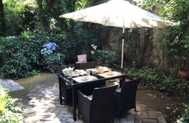 Tron garden apartment in the heart of venice