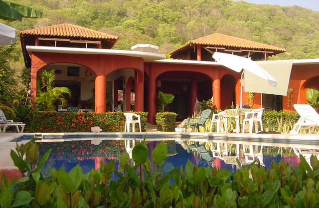 Troncones B&B/Rental Villa - Beachfront, Pool, View - Casa Delfin Sonriente
