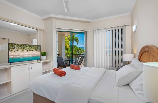 Tropic Towers: Cairns City Family Apartment