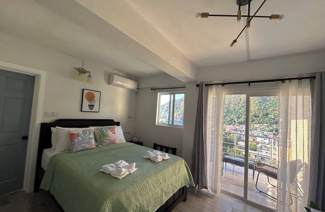 Tropical apartment- Charming 1-bedroom apartment overlooking Soufriere town.