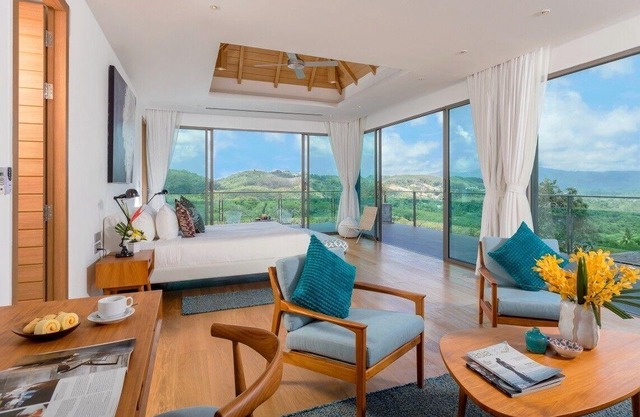 Tropical Castle 18 suites - Layan Beach