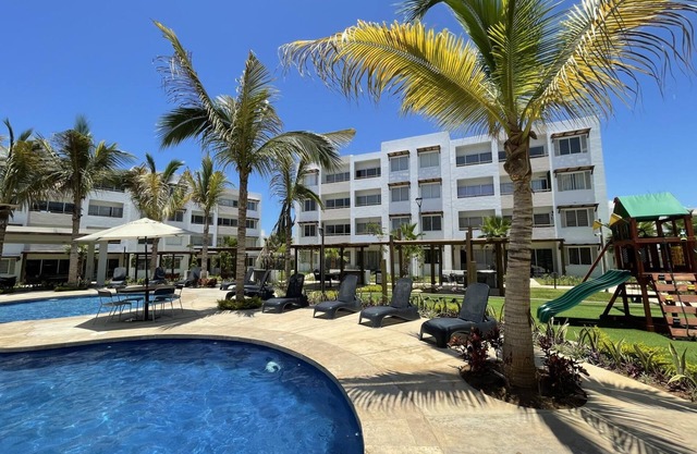 Tropical Condo - Close to Beach and Waterpark!