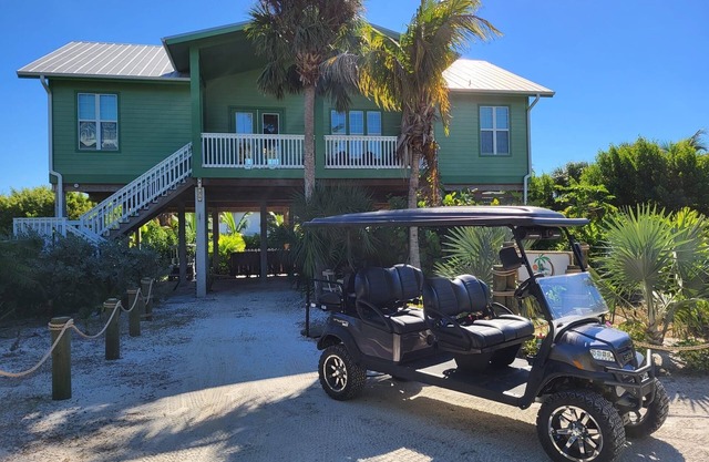 Tropical Getaway for 10-golfcart included & heated pool, poolside kitchen&grill!