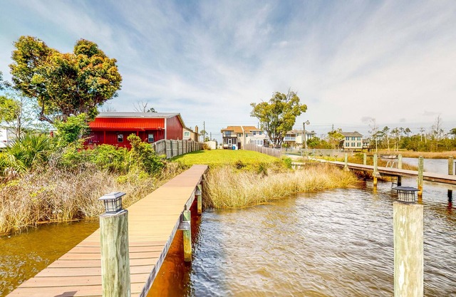 Tropical Home Near the Water - Recent Renovations
