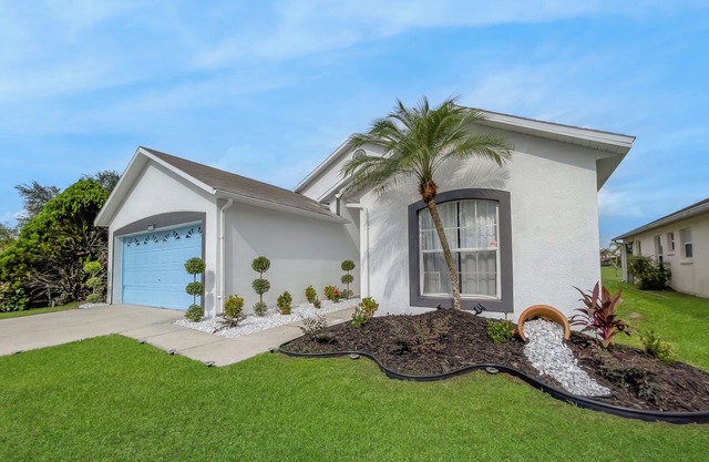 Tropical Lakeview & Pool Oasis Near Theme Parks