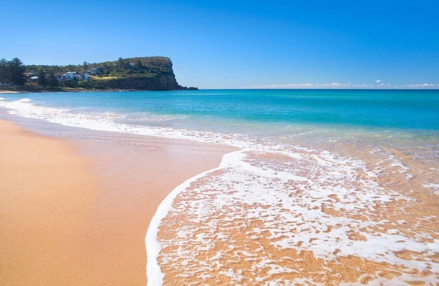 Tropical Oasis - 2 minute walk to beach