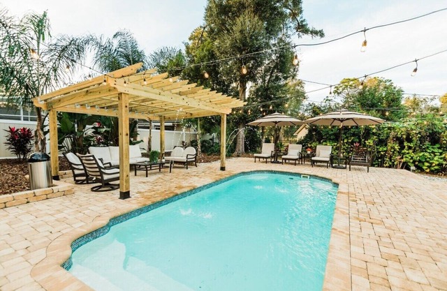 Tropical Oasis - Heated Luxury Pool - Game Room