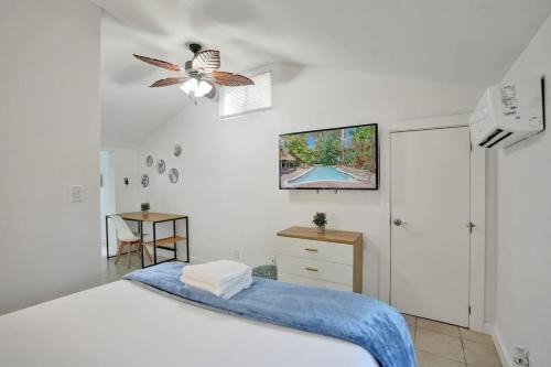 Tropical Oasis Studio w Pool