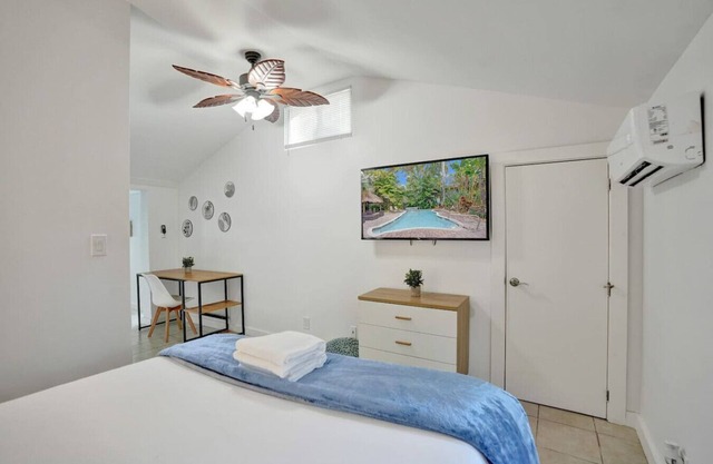 Tropical Oasis: Studio w/Pool