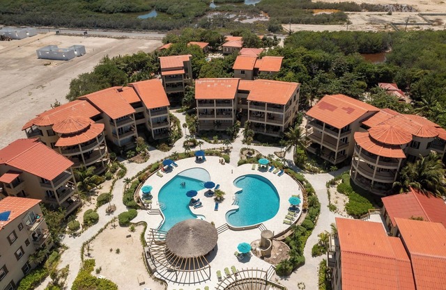 Tropical Paradise Awaits: Luxe 2BR Condo in Ambergris Caye!