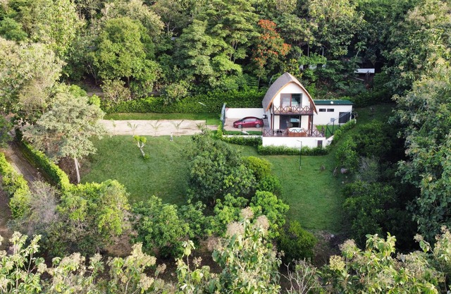 Tropical Paradise, Deluxe Duplex Cabin nestled in the majesty of the mountains