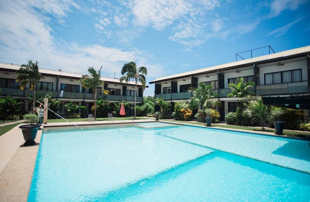Tropical Poolside Apartment - WiFi Aircon Netflix