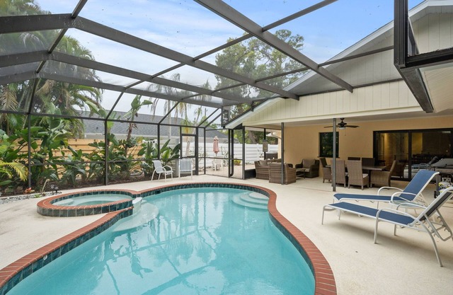 Tropical Retreat with free pool heat!