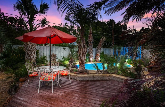 Tropical Sunset Bungalow with Pool & Hot Tub near Bishop Arts District.