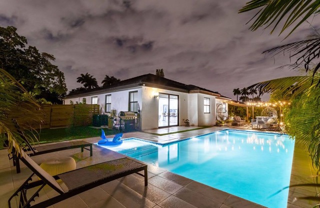 Tropical Villa w/Jacuzzi+Chill Terrace & Billiards