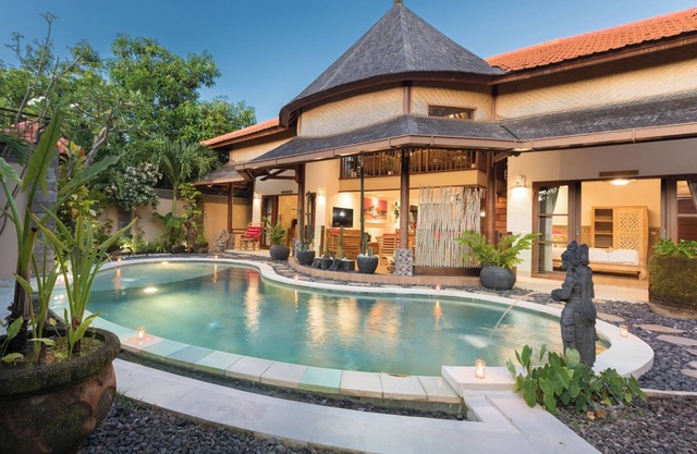 Tropically, 4-Bedroom Villa in Balangan