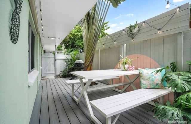Tropicana Pineapple - Chic Retreat with Private Courtyard & BBQ