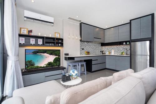 Tropics Kamala Hill View Suite CTG P610 near Beach and Fantasea