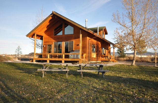 TroutChasers Cabin - Fly Fish Private River Access & Explore Big Sky Country
