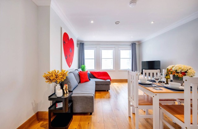 True Gem 2 bed moments from Covent Garden Piazza