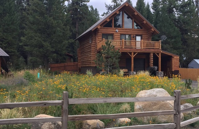 True Log Cabin - The Happy Place - Almost Heaven! CLOSE TO SKIING AND LAKE!
