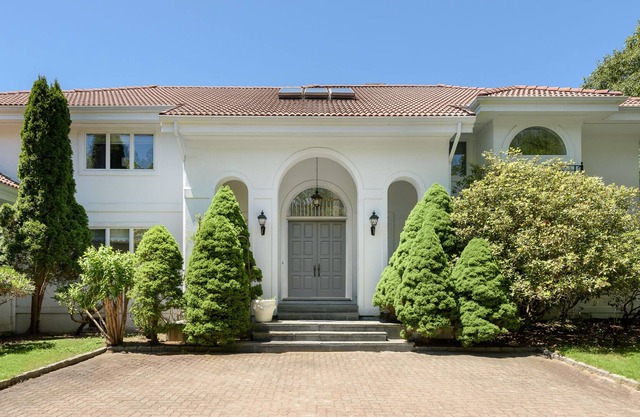 True Mediterranean Villa in heart of Hampton's-5 BR/6 Bath-Fully Renovated