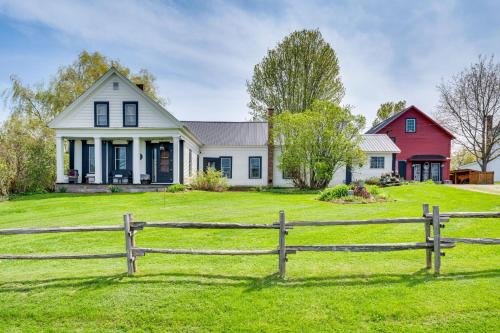 True North Farm House - Historic Family Home