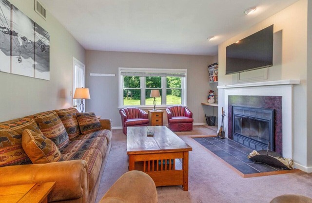True Ski in/Ski out with Pool, Hot tubs & Firepits