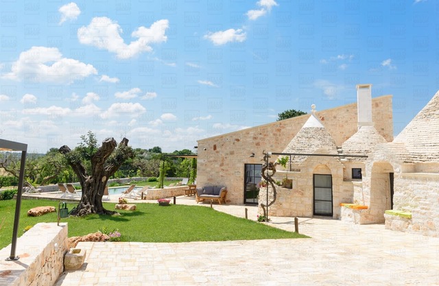 Trulli L'Aia di Cucumo: luxury complex with trulli