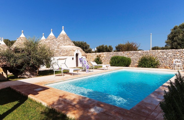 Trulli Sant'Oronzo: private pool, olive trees and sandy beaches at your doorstep