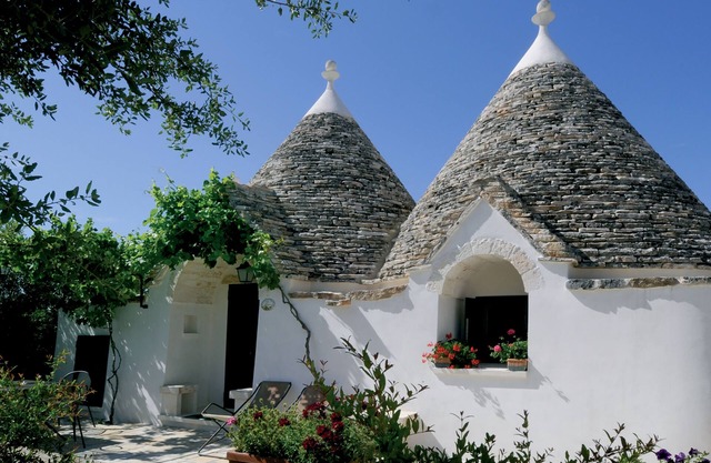 Trulli Valle d'Itria - Trulli del Melograno with 5 beds and large swimming pool