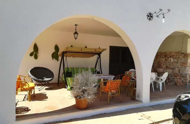 TRULLO ALESSANDRO and VILLA RAFFAELA (marine reserve of Torre Guaceto) 14p,4 bathrooms