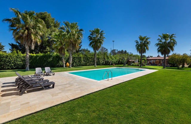 Trullo Bouganville by Perle di Puglia